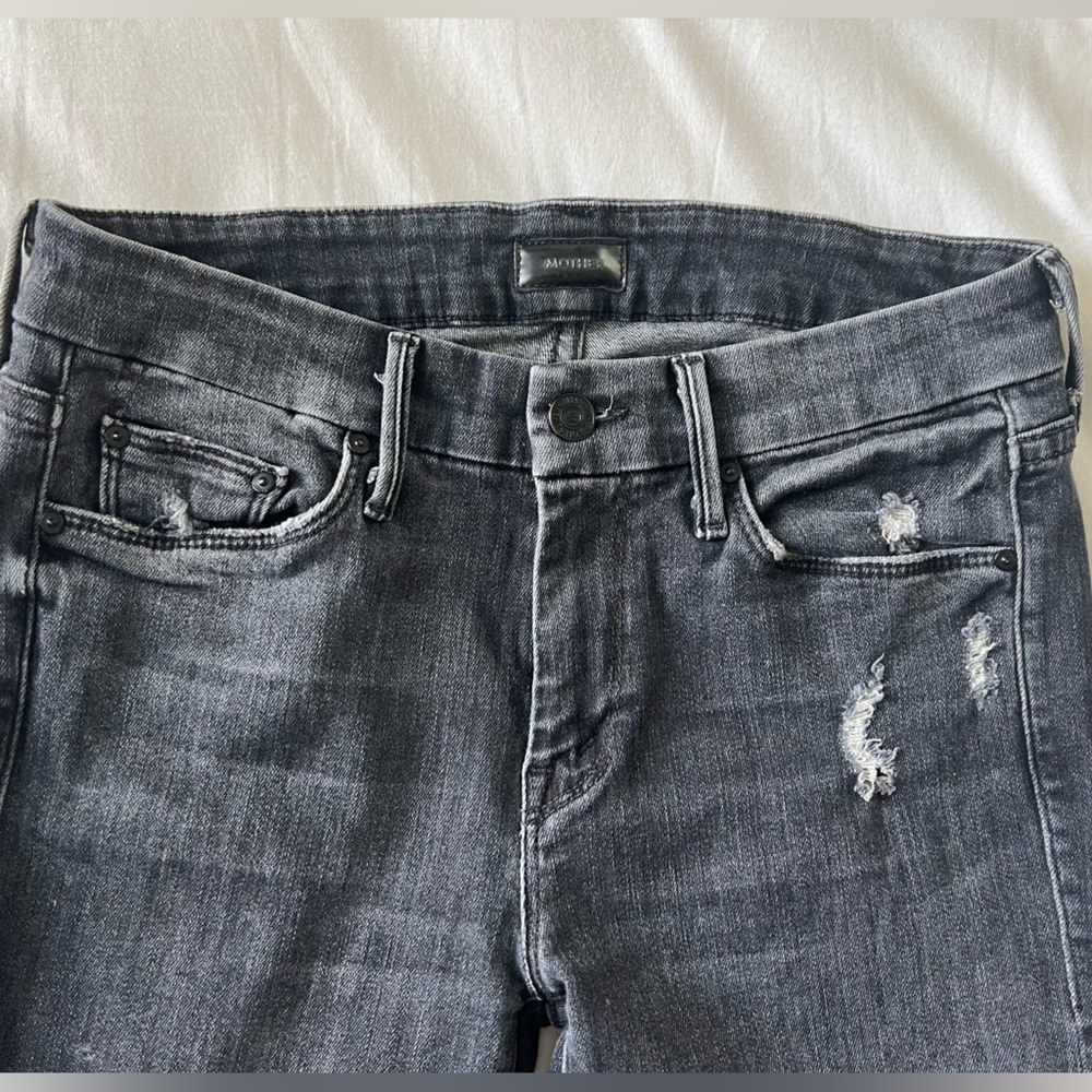 MOTHER Denim Looker Ankle Jean with undone hem, Size 27 in Stealing Shadows